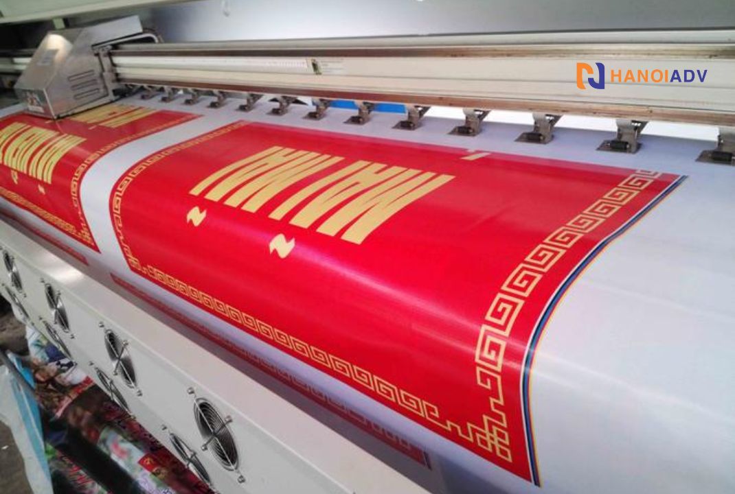 In bạt quảng cáo là một trong những dịch vụ phổ biến trong lĩnh vực biển hiệu quảng cáo