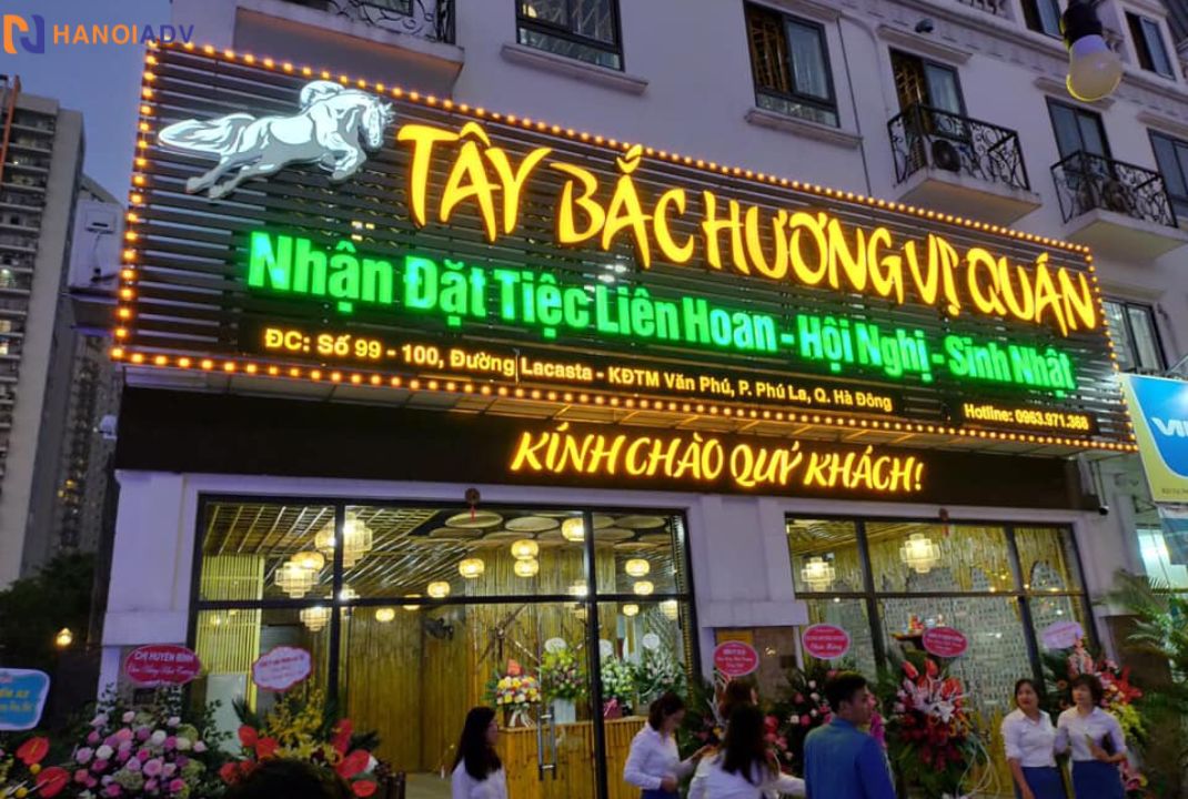 Thiết kế chữ mica nổi kết hợp đèn led gây ấn tượng