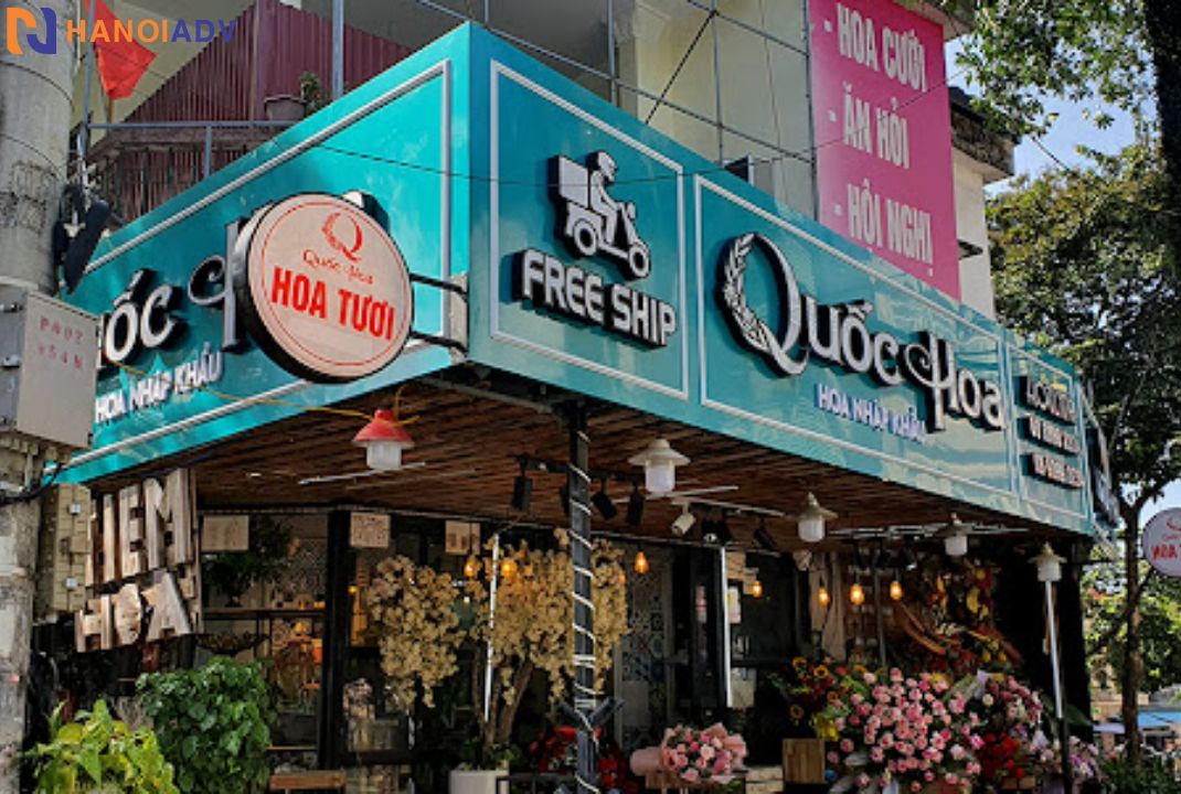 Thiết kế nổi bật thu hút mọi người, tận dụng các góc của cửa hàng.