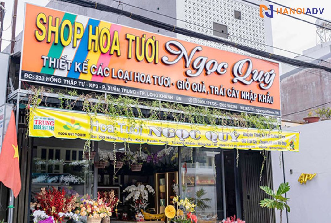Biển hiệu tập trung mạnh vào nội dung dịch vụ, giúp khách hàng nhanh chóng hiểu được những gì cửa hàng cung cấp.