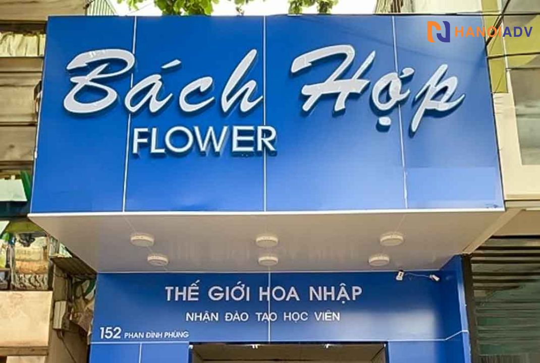 Thiết kế đơn giản nhưng không kém phần tinh tế kết hợp cùng chữ nổi mica tạo hiệu ứng 3D.