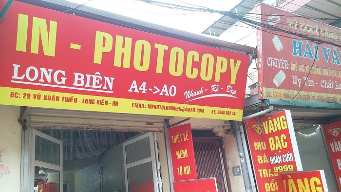 Sử dụng chất liệu chữ nổi với màu sắc và thiết kế hiện đại 