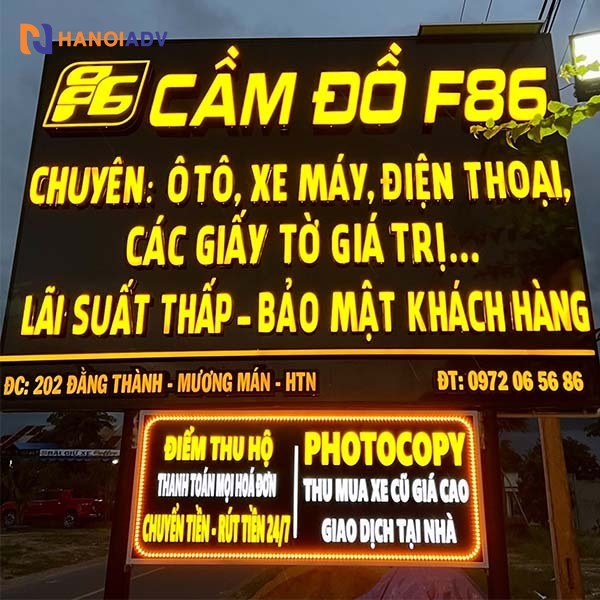 Màu sắc nổi bật: Đỏ, vàng, trắng, xanh lá… Những màu này thường gợi liên tưởng đến tiền bạc, may mắn, tạo sự thu hút.
