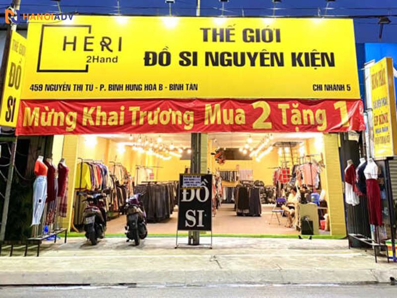 Có thể gắn thêm bóng đèn giúp nổi bật hơn vào buổi tối