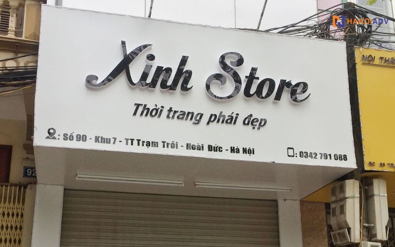Bề mặt nhẵn, chỉ cần lau nhẹ bằng khăn ẩm là sạch bụi, giữ cho shop luôn sáng sủa.