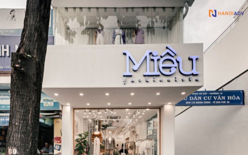 Alu có khả năng chống gỉ, không thấm nước, mica cũng không bị ố hay bạc màu.
