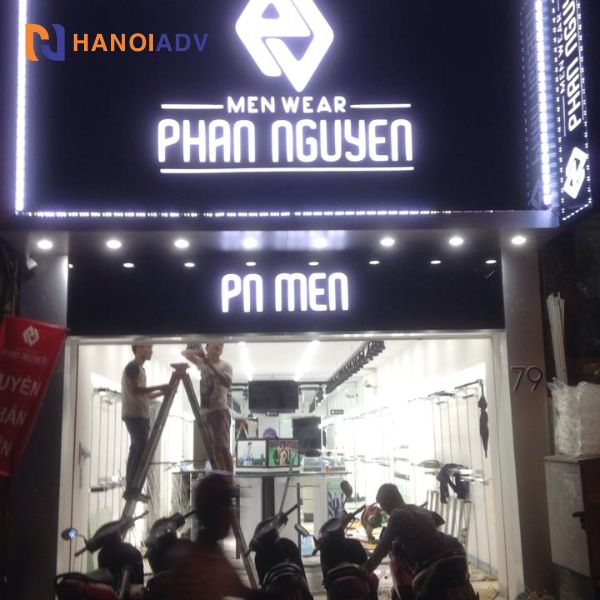 7 mẫu biển cửa hàng quần áo thời trang giúp shop bạn nổi bật