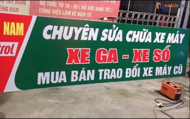 Biển hiệu đơn giản, dễ nhận diện