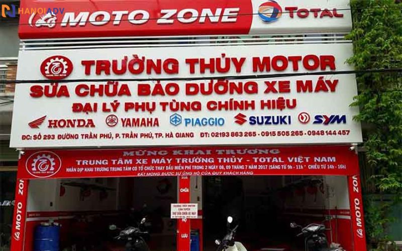 Giúp biển dễ nhận diện cả ban ngày lẫn ban đêm, kể cả trong điều kiện đường bụi bặm, đông xe cộ.