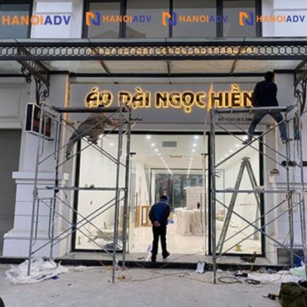 Biển hiệu tiệm áo dài sang trọng, đậm chất Việt