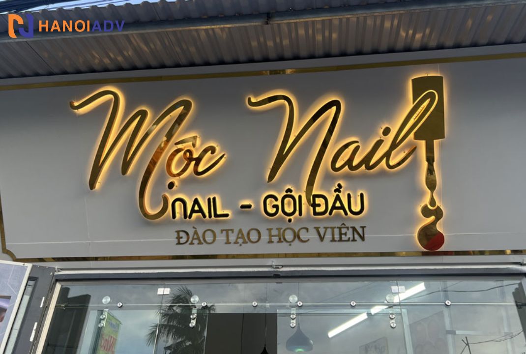 Màu vàng kim ánh sáng – tạo sự nổi bật, liên tưởng đến sự cao cấp rất phù hợp với ngành thẩm mỹ làm đẹp.