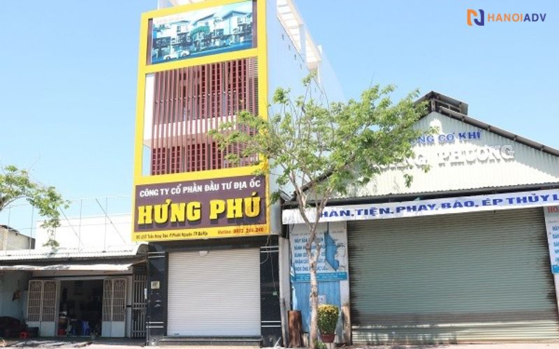 Biển alu + chữ mica tạo cảm giác chuyên nghiệp, đẳng cấp – phù hợp với lĩnh vực bất động sản.