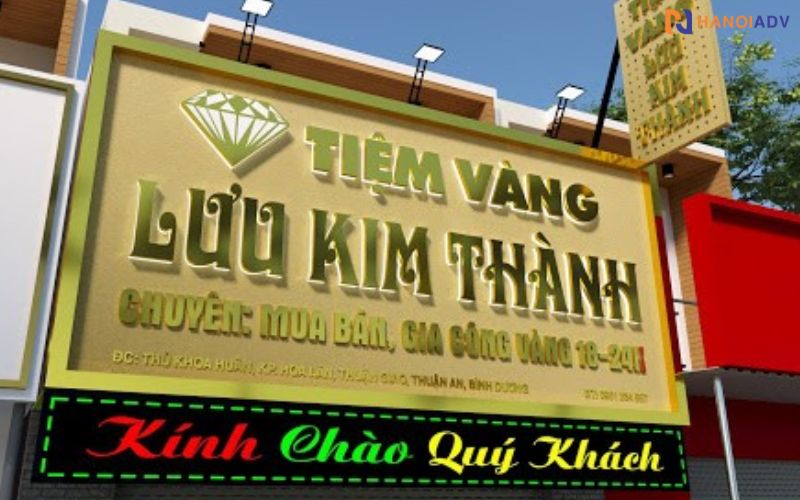 Đèn LED chữ nổi hoặc đèn hắt sáng từ sau chữ giúp nội dung phát sáng nổi bật ban đêm, tạo cảm giác cao cấp.