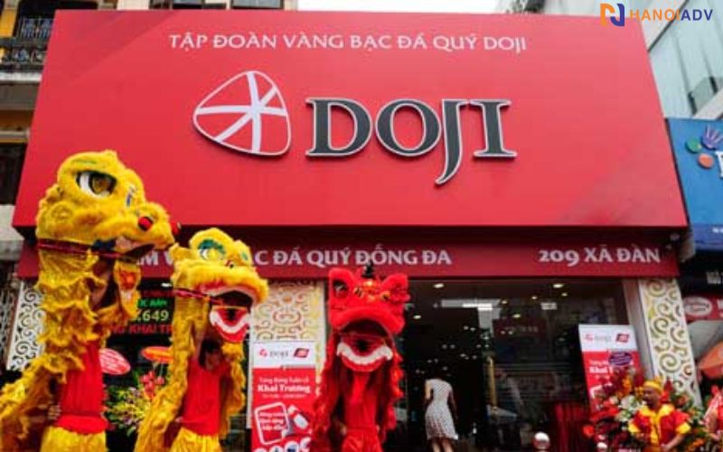 Biển hiệu vàng, bạc, đá quý của thương hiệu Doji