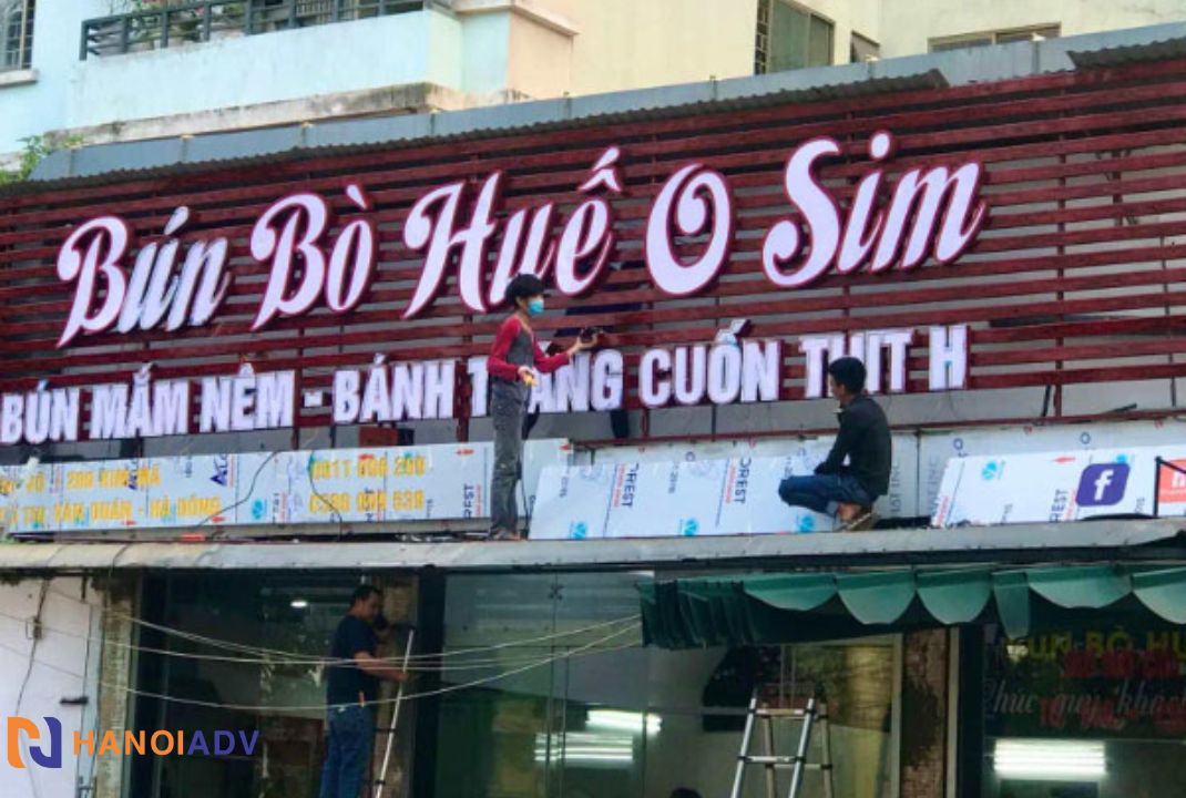 Chữ in to rõ ràng dễ nhận diện từ xa
