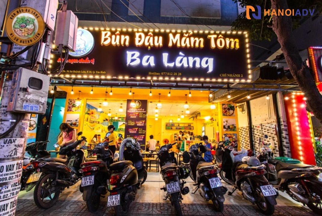 Nếu quán mở đêm: nên ưu tiên biển có đèn, dễ nhận diện vào ban đêm.