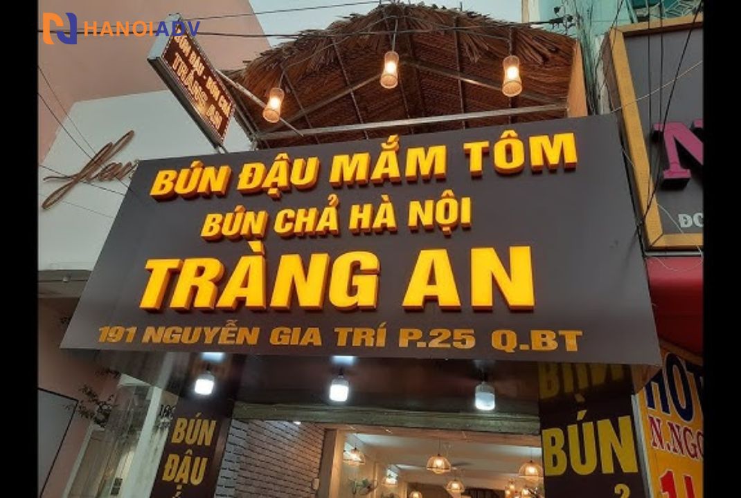 Tông màu nổi bật có thể thêm đèn led hắt từ trên xuống tạo sự nổi bật, gây ấn tượng