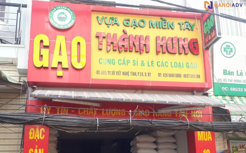 Hình bông lúa, bao gạo, người nông dân, hạt gạo trắng tinh… tạo cảm giác chất lượng – an toàn – nguồn gốc rõ ràng.Có thể thêm logo thương hiệu gạo nổi tiếng nếu bạn là đại lý phân phối.