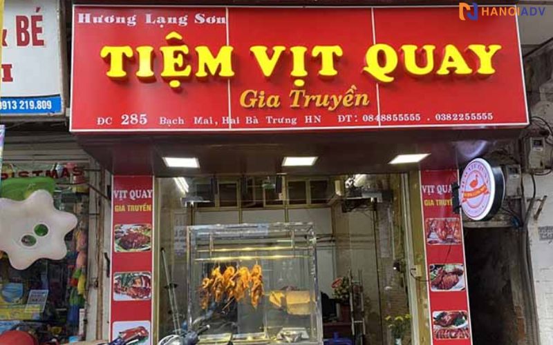 Màu sắc nổi bật🔴 Thường dùng nền đỏ, vàng, cam – tượng trưng cho món nướng, sự hấp dẫn, ấm nóng và tài lộc.
