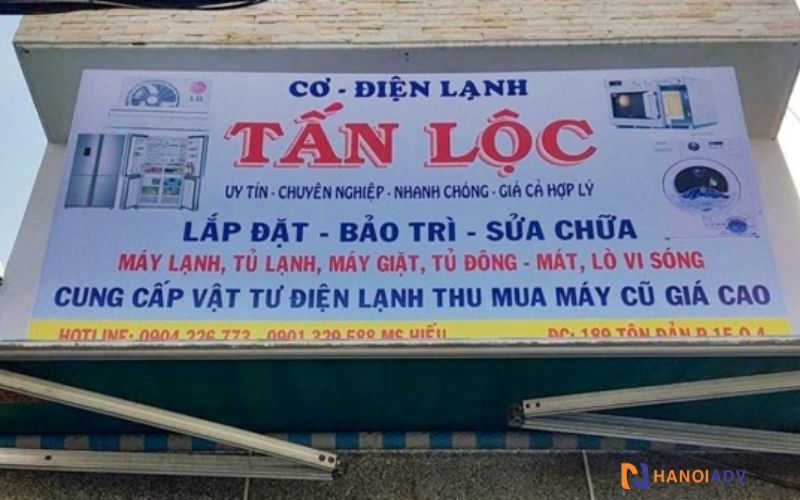 Biển quảng cáo inox được gia công tinh tế góp phần mang đến vẻ sang trọng, nổi bật cho cửa hàng điện lạnh của bạn.