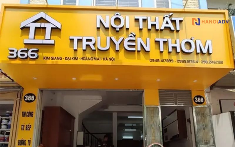 Nhôm nhựa Alu có bề mặt nhẵn mịn, bóng sáng – tạo cảm giác hiện đại, cao cấp.