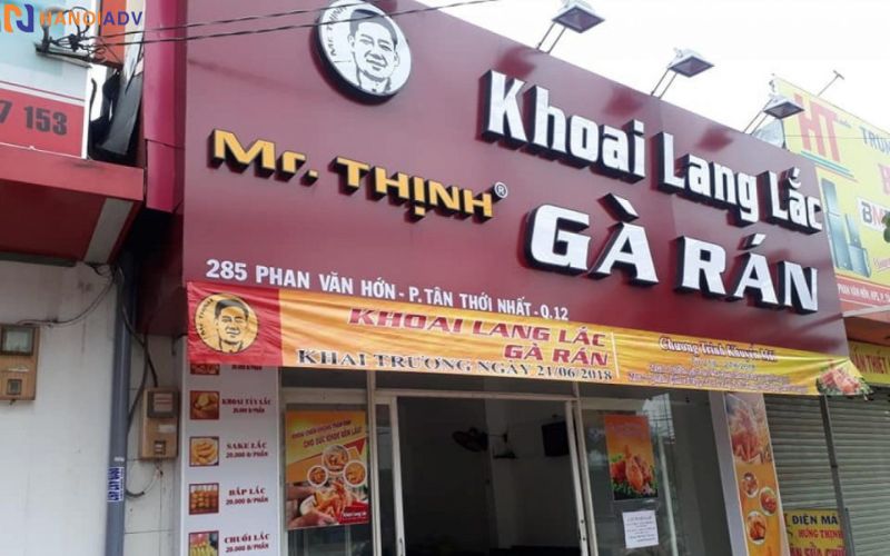 Alu có bề mặt mịn, dễ dán decal hoặc gắn chữ nổi