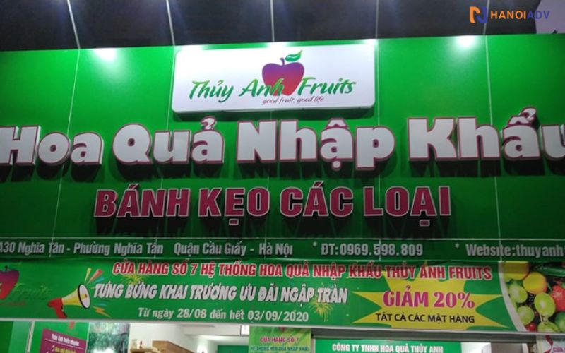 In trực tiếp hình ảnh sản phẩm (nho, cherry, hoa ly, hồng Ecuador…) lên bảng hiệu, poster.