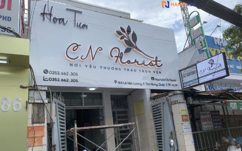 Mica có hơn 50 màu: trắng sữa, hồng pastel, tím lavender, xanh mint, vàng kem…Rất dễ phối cùng không gian quán hoa để tạo nên cảm giác ngọt ngào, nên thơ, dịu dàng.

