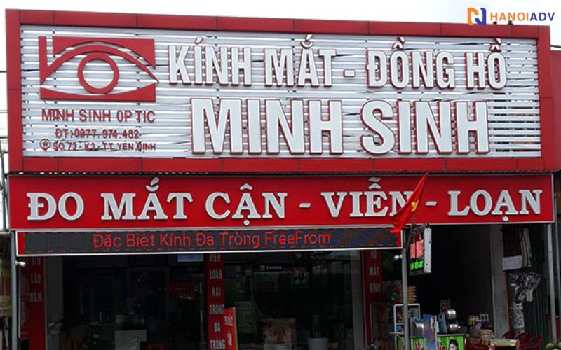 Một biển quảng cáo rõ ràng, đẹp mắt giúp khẳng định uy tín cửa hàng – đặc biệt với các dịch vụ như đo mắt, cắt kính theo toa, khách hàng thường tìm đến nơi đáng tin và có đầu tư hình ảnh.