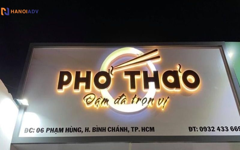 Mặt Alu + chữ nổi inox kết hợp cùng đèn LED giúp quán càng thêm nổi bật