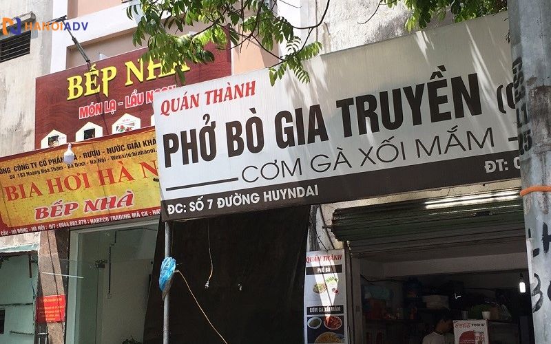 Biển thiết kế đầy đủ nội dung như tên quán, món ăn, địa chỉ, phương thức liên hệ