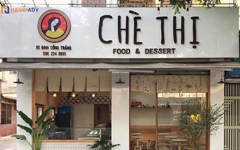  Kiểu chữ dễ thương hoặc dân dã:Phù hợp với phong cách “quê nhà” hoặc “ngọt ngào tuổi thơ”, sử dụng font chữ mềm mại, thân thiện, dễ đọc từ xa.