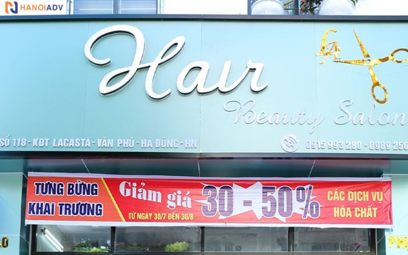 Mica sữa hoặc trong dùng làm chữ phát sáng, nổi bật logo, tên tiệm cả ban ngày lẫn đêm.