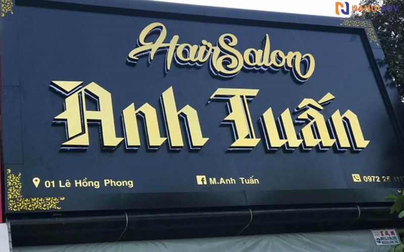 Mica chữ nổi trên nền Alu, hoặc nền Hiflex in màu, tùy ngân sách.