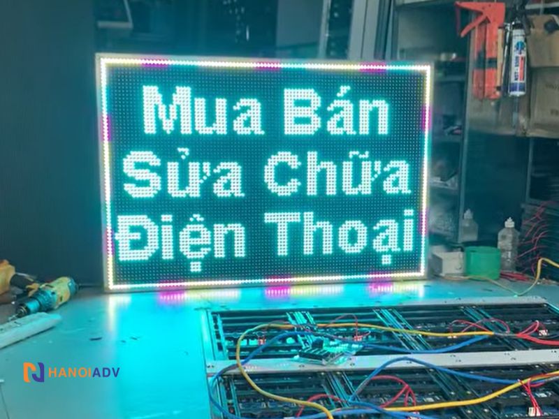 Gắn ngang tầm mắt người đi đường, không quá to gây cản trởDễ lắp ở bên hông hoặc mặt trước cửa hàng