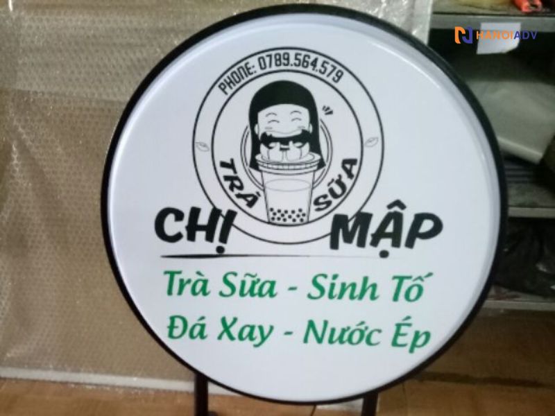 Hình tròn, vuông, chữ nhật đứng ngang hoặc thiết kế theo biểu tượng món ăn đặc trưng.