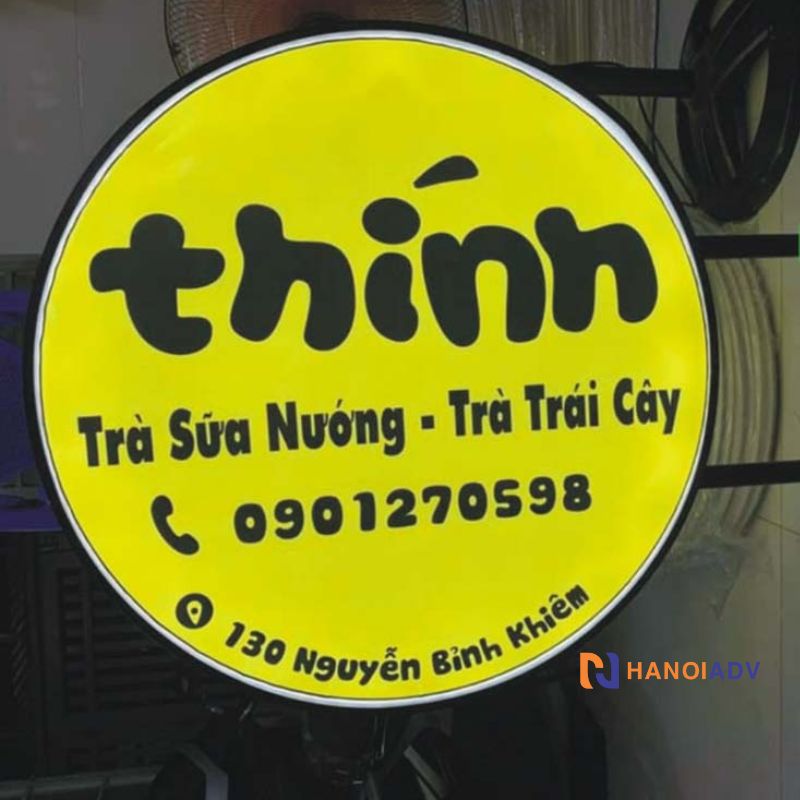 Biển vẫy đồng bộ với bảng hiệu chính và menu để tăng nhận diện thương hiệu
