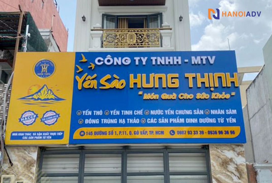 Biển hiệu tập trung mạnh vào nội dung dịch vụ, giúp khách hàng nhanh chóng hiểu được những gì cửa hàng cung cấp.