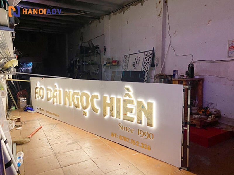 Có thể sử dụng phông chữ thư pháp để tăng tính truyền thống cho biển quảng cáo.