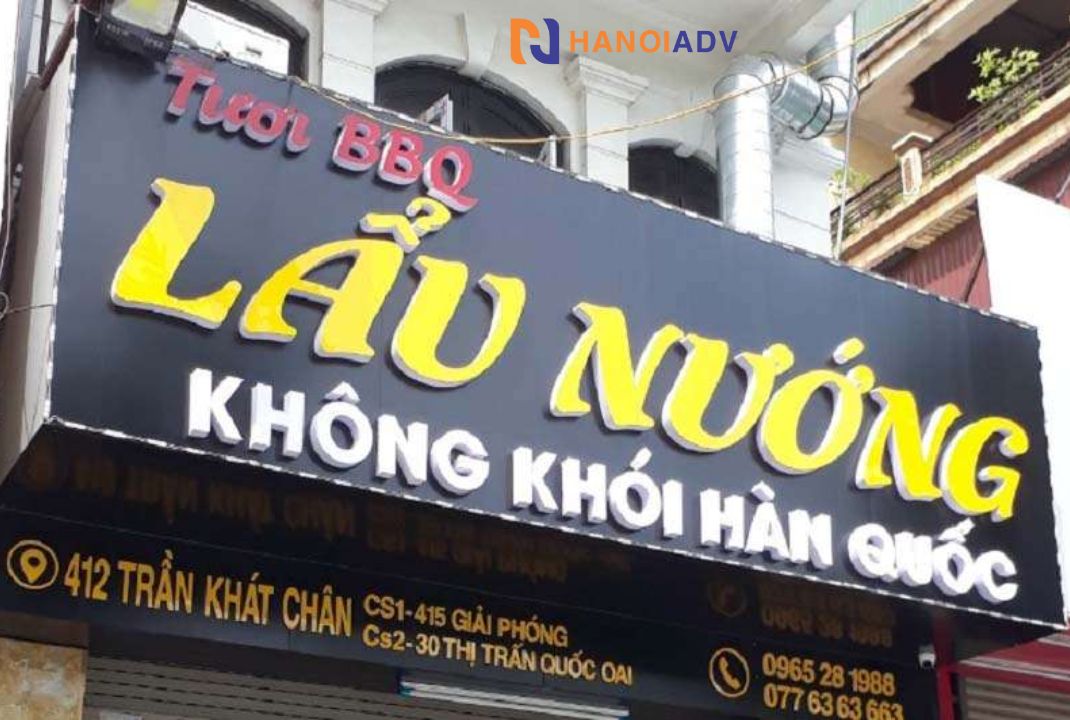 Chất liệu alu + chữ fomex in nổi, đèn led chạy viền