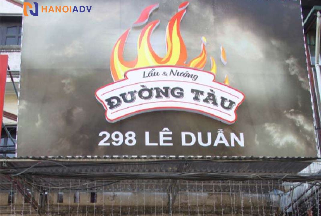 Các món ăn và địa chỉ quán là thứ nổi bật nhất trên biển quảng cáo đồ nướng này