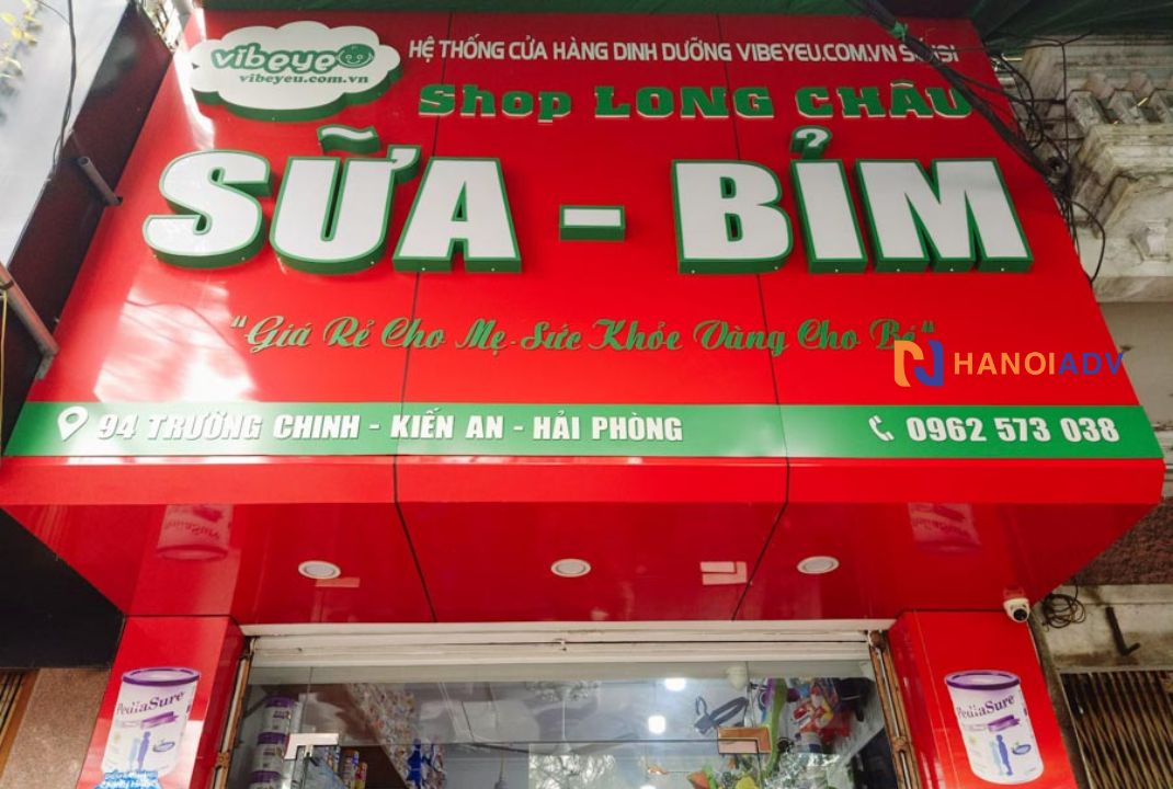 Với màu sắc nổi bật, chữ in to rõ ràng thu hút sự chú ý.