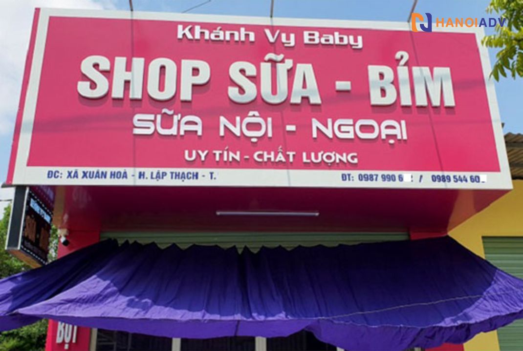 Biển Alu + chữ nổi mica: Sang trọng, dễ vệ sinh, bền đẹp – lý tưởng cho mặt tiền cửa hàng.