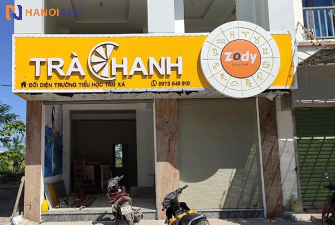 Logo và chữ được in nổi tạo chiều sâu dễ gây sự chú ý.