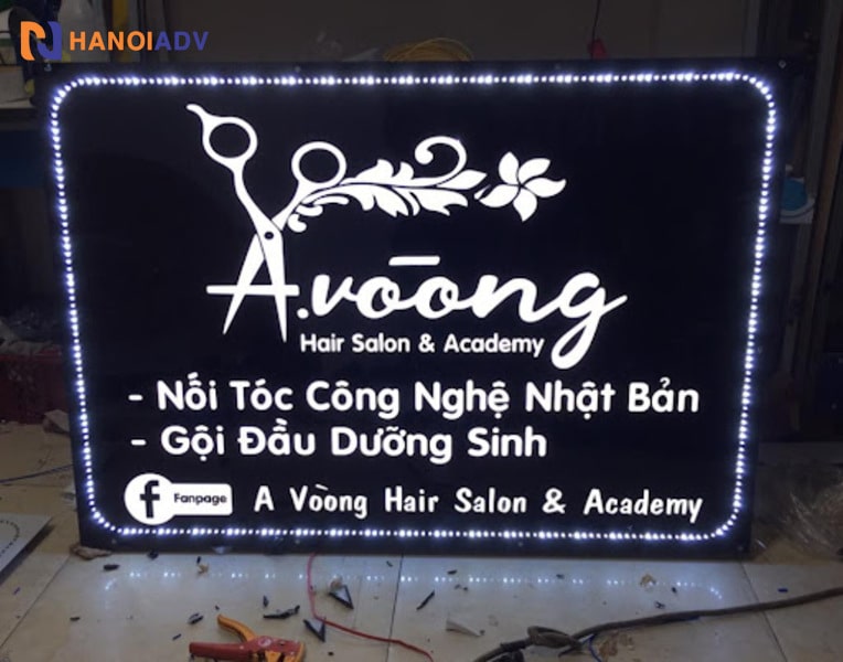 Biển LED điện tử: Hiện đại, có thể thay đổi nội dung linh hoạt để cập nhật chương trình khuyến mãi.