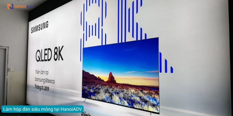 Thiết kế hiện đại trong dự án làm hộp đèn siêu mỏng tại showroom công nghệ.